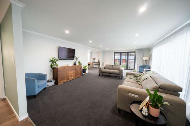 708 Queens Drive Waikiwi_1