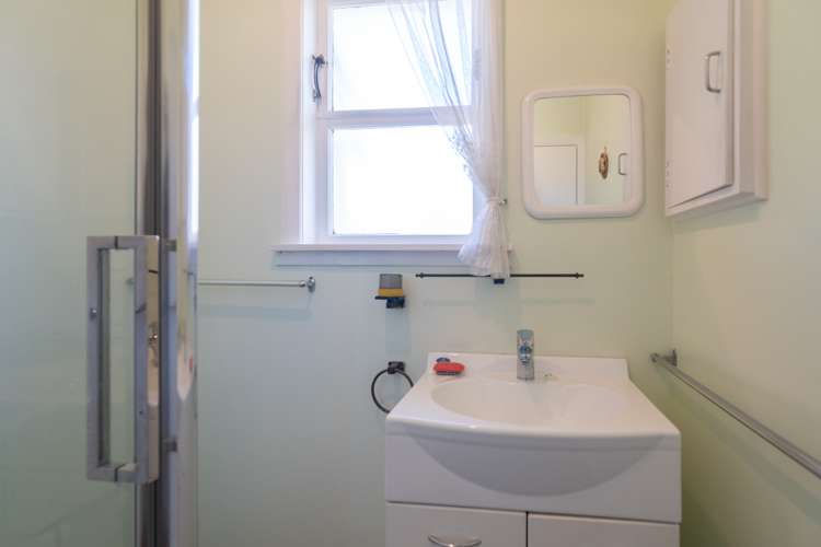 27 Larsen Crescent Tawa_9