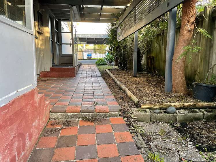 19 Golf Road New Lynn_17