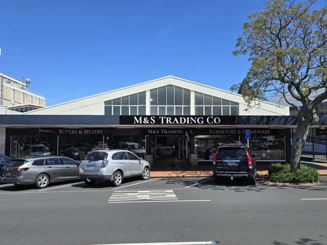 Thriving Retail Space with Income Stream