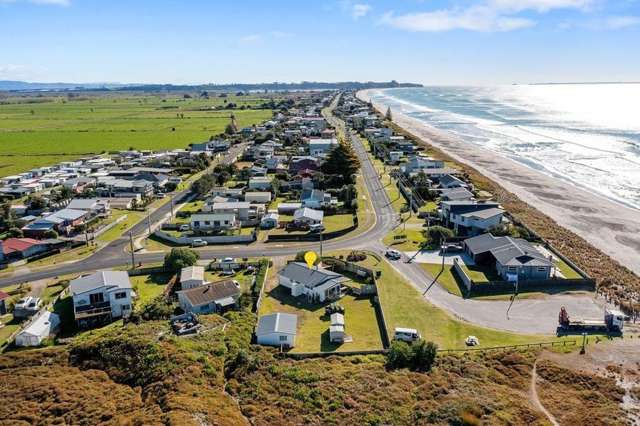Charming 3BR Beachside Haven - Pukehina