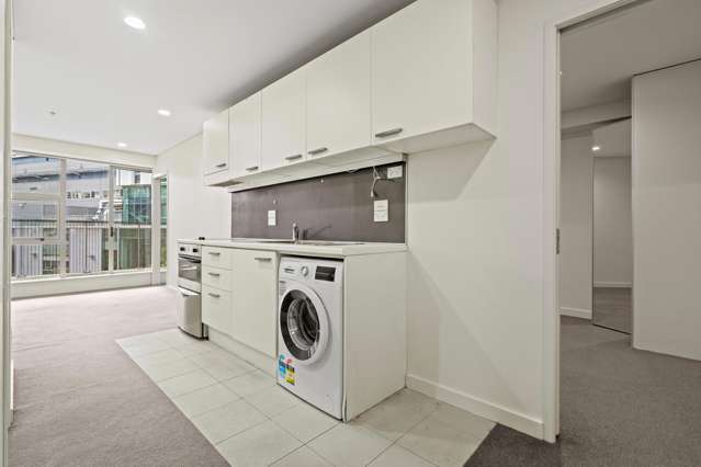 2-Bed CBD | Walk to Uni | Starbucks Below