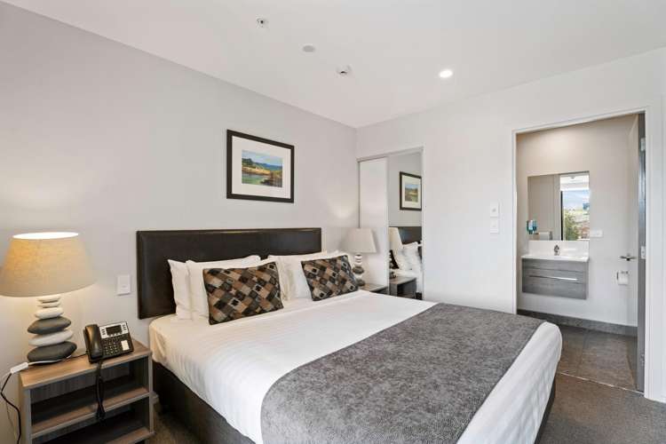 205 & 206/24 Hawthorne Drive Frankton_19