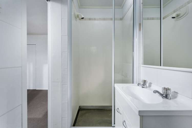 2/4 Coronation Road Glenfield_14