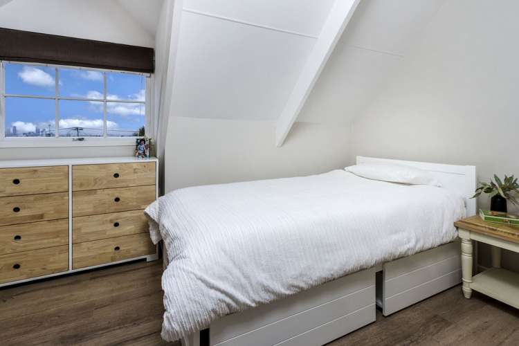 1/4 Coronation Street Belmont_14