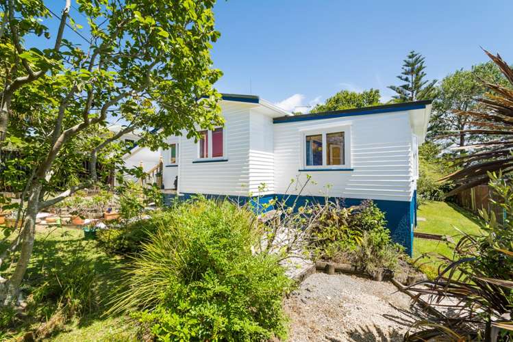 8 Fairclough Road Beach Haven_11