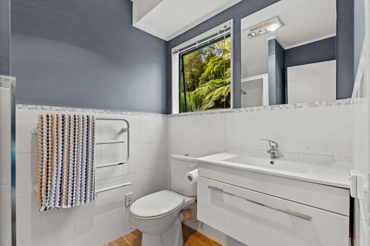420 Scenic Drive Waiatarua_18