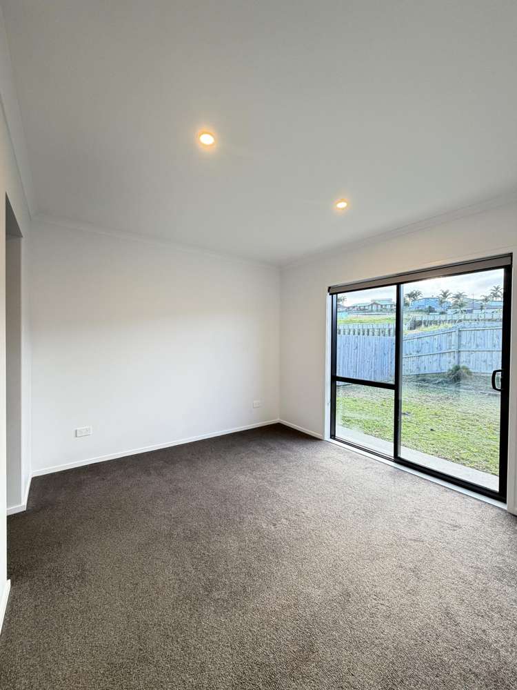 8 Royal St Anne's Drive Te Kamo_8