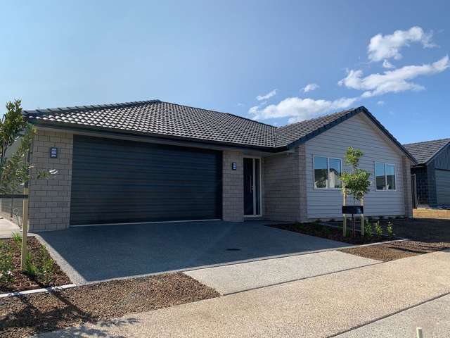 4 bedrooms with 2 bathrooms home in the lakes