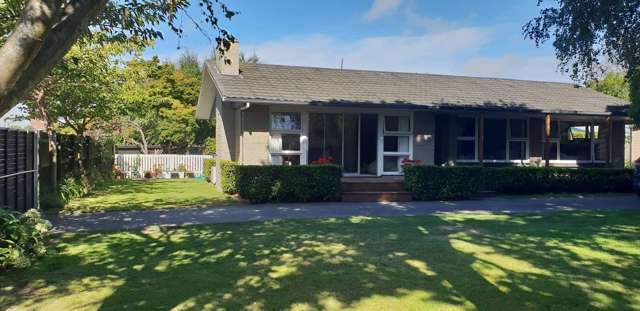 Sunny and Secure St Albans Home in Cul-de-Sac