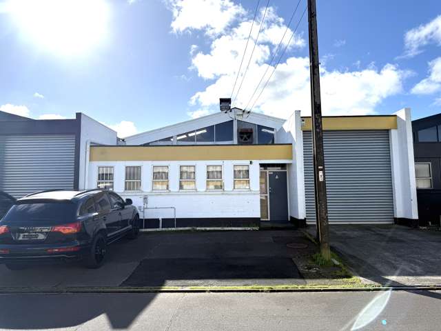 Tidy industrial unit with convenience