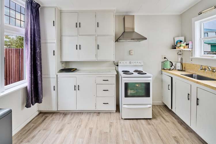 26 Bristol Square Hutt Central_14