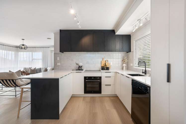 30A Vodanovich Road Te Atatu South_7