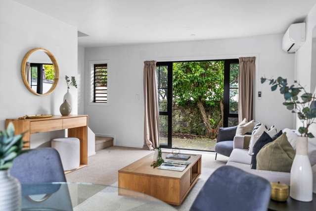Bargain On Ellerslie Doorstep!