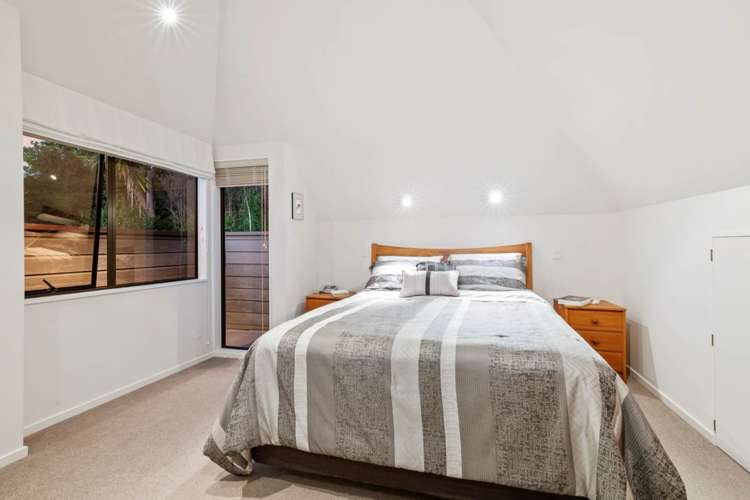 2/97 Beach Road Castor Bay_14