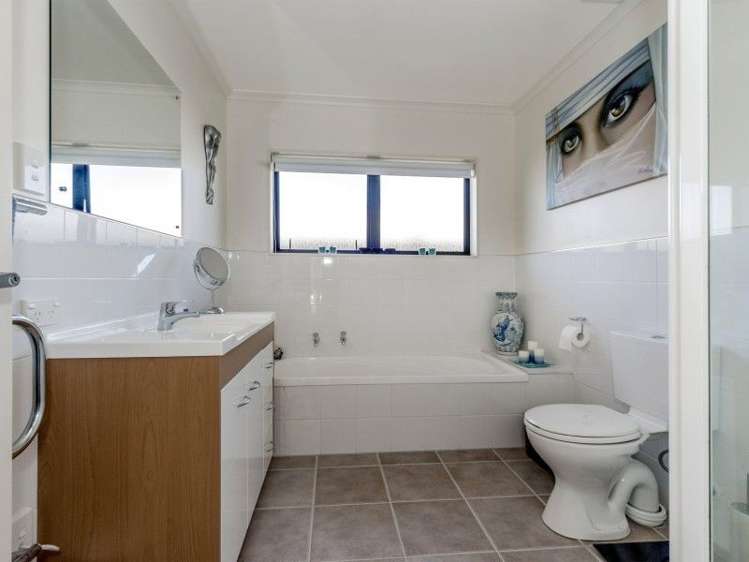 7 Joanne Street Lytton West_9