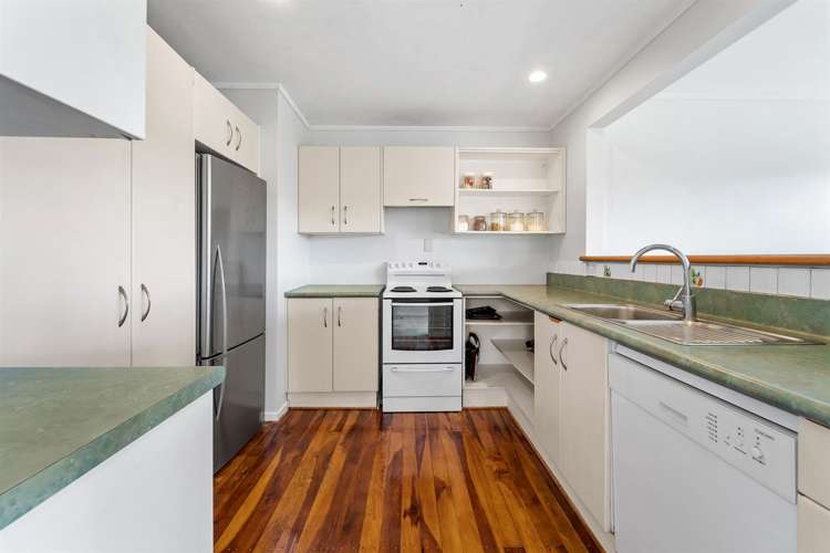 528 Beach Road Murrays Bay_9