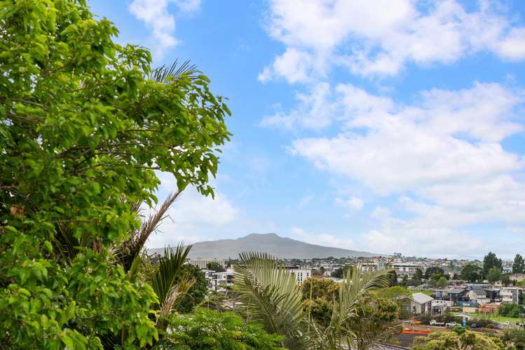 2/22 Martin Crescent Northcote Central_3