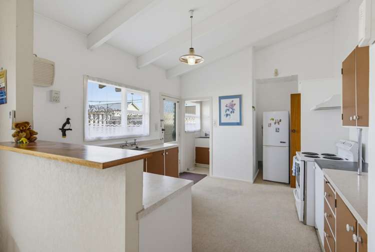 556 Queen Street East Levin_16