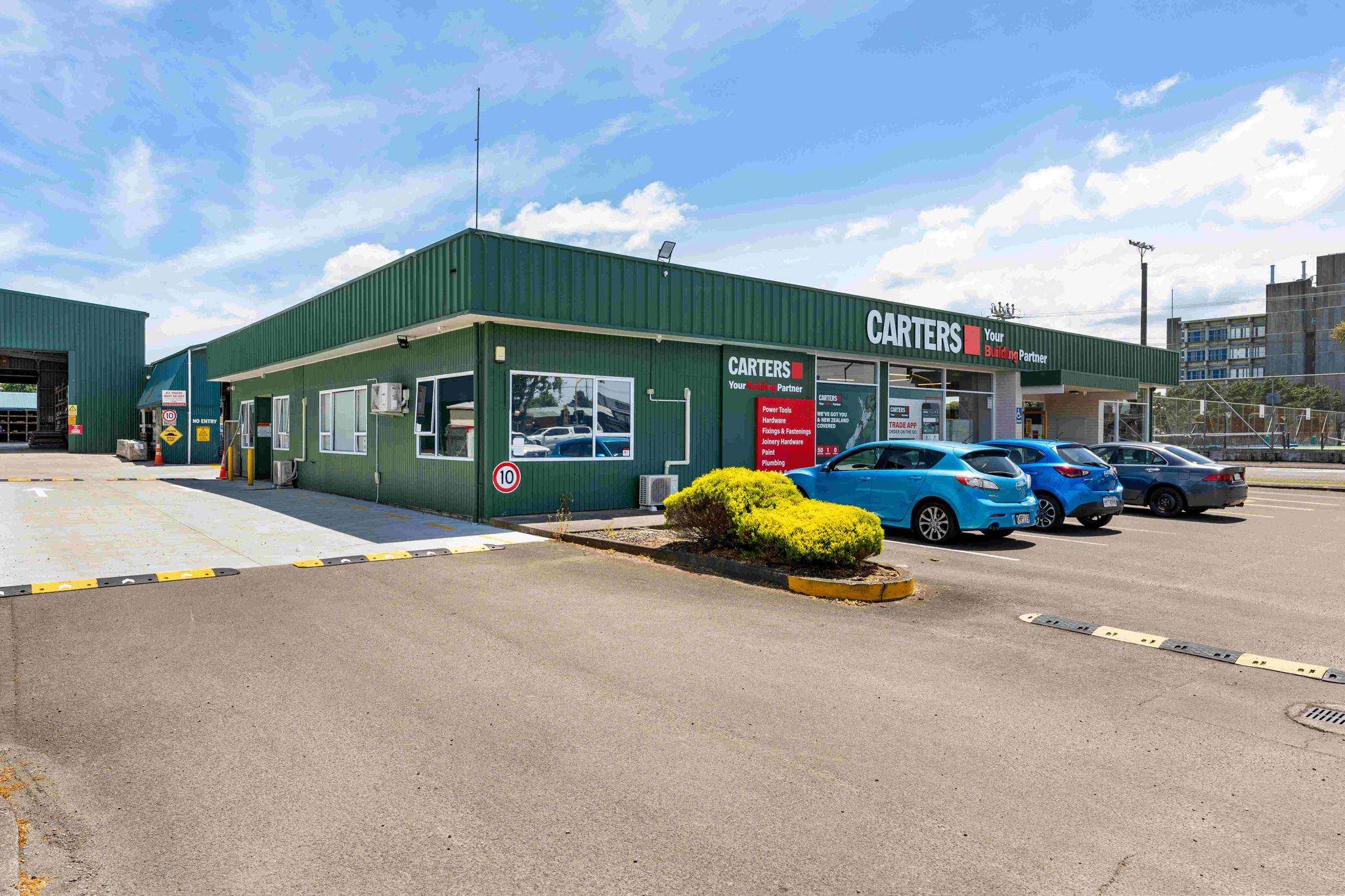Investors tool up for building supplies premises