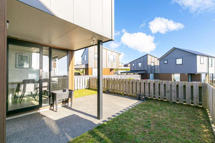 8 Astelia Way Woodridge_14