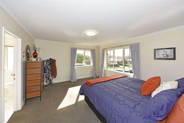 9 Strathmore Gardens Burwood_11