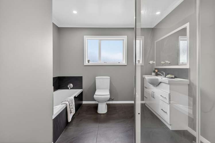 23 Russell Road Wainuiomata_12