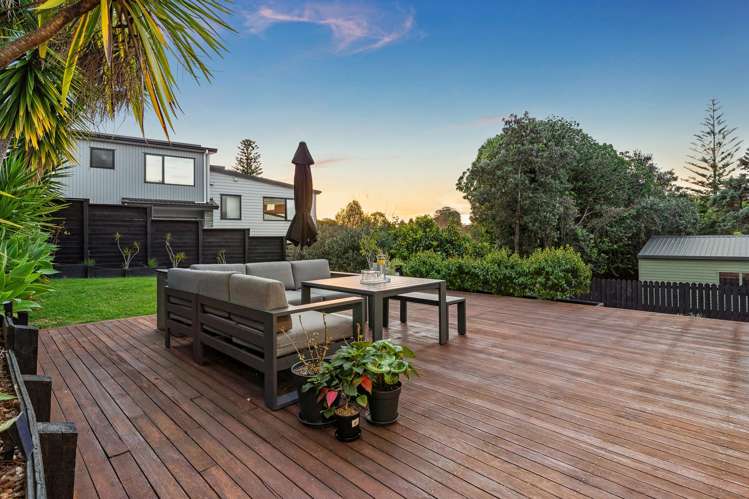 16 Pickwick Parade Mellons Bay_7