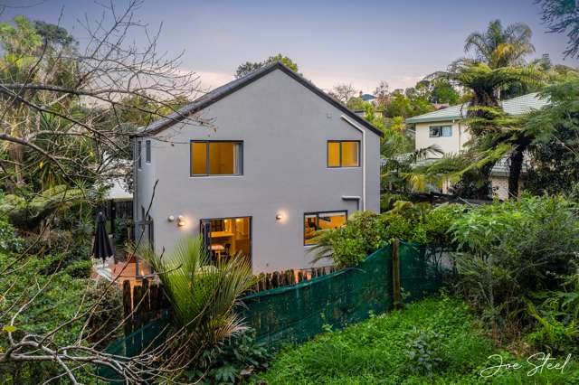 20 Poturi Streams Ave Titirangi_1