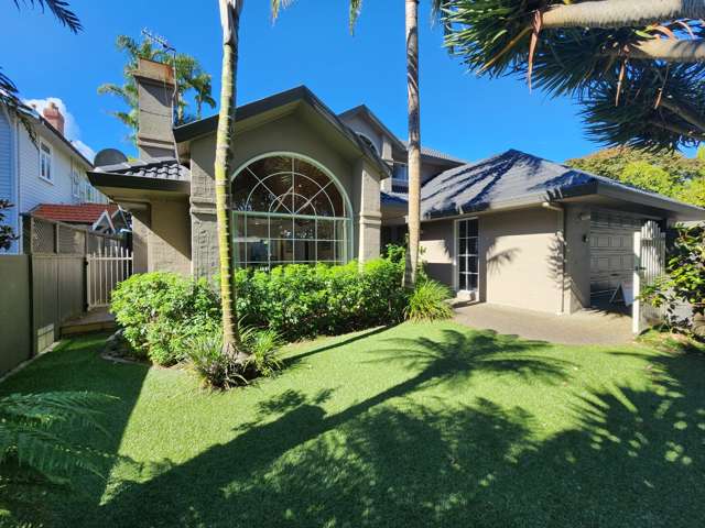 Large Executive Family Home with Pool