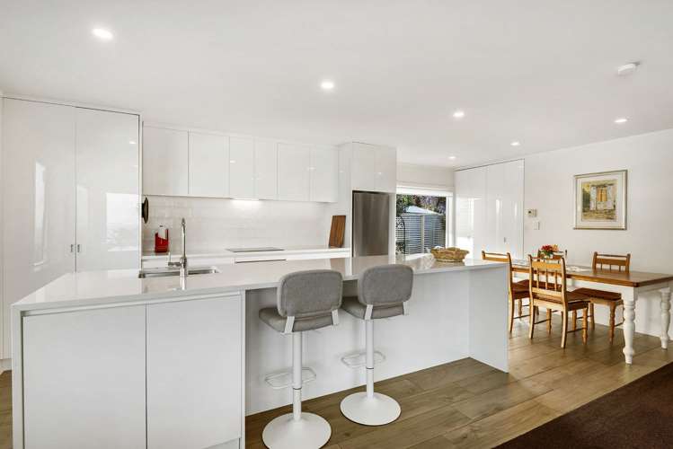 28b Beach Road Manly_12