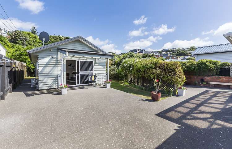 61 Tauhinu Road Miramar_14