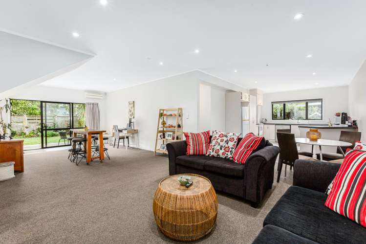 3 Oak Avenue Paremata_13