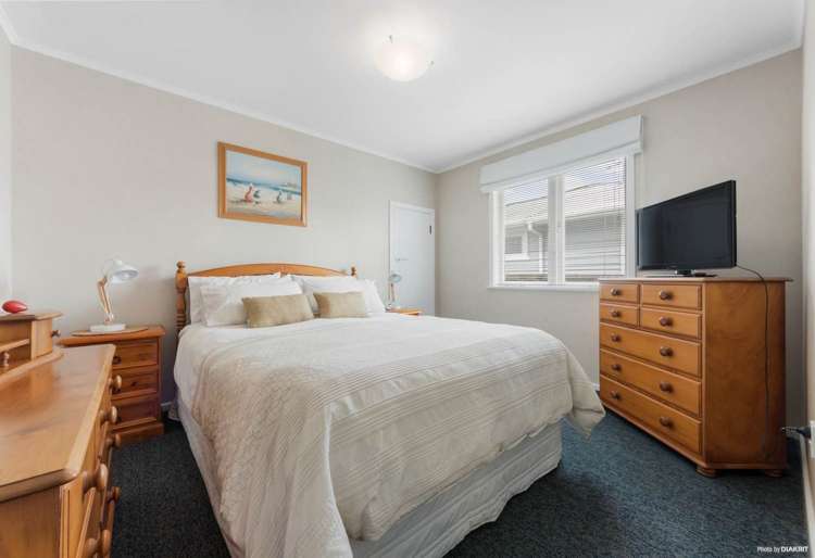 6 Woodford Avenue Henderson_5