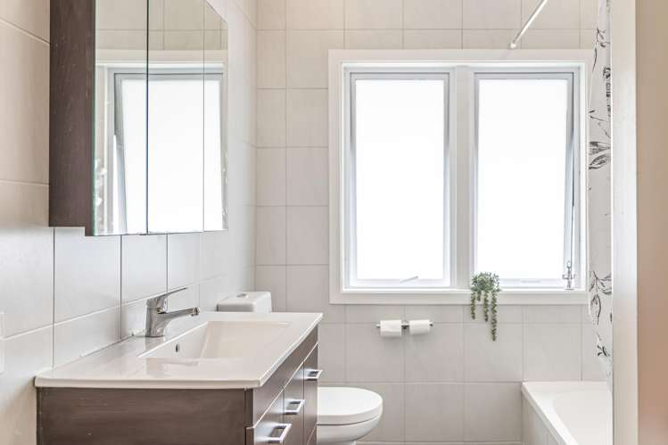 4233 Great North Road Glendene_14