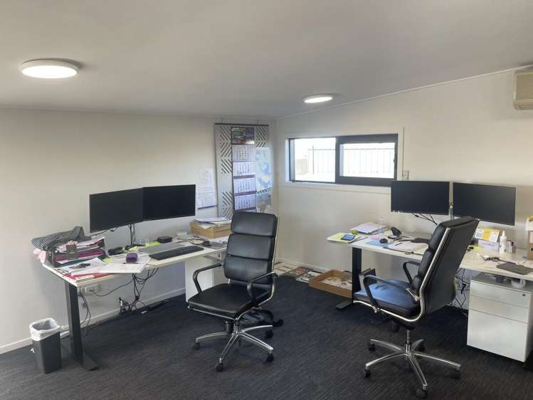 301-303 Queen Street East Hastings Central_6