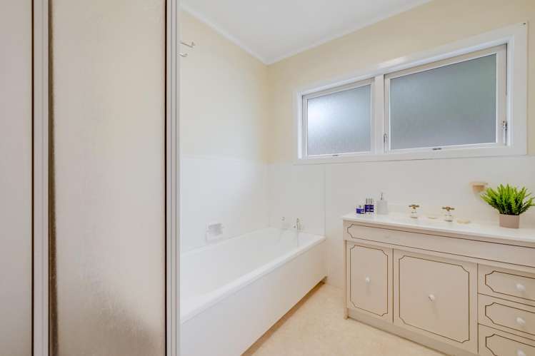 65A Uxbridge Road Mellons Bay_11