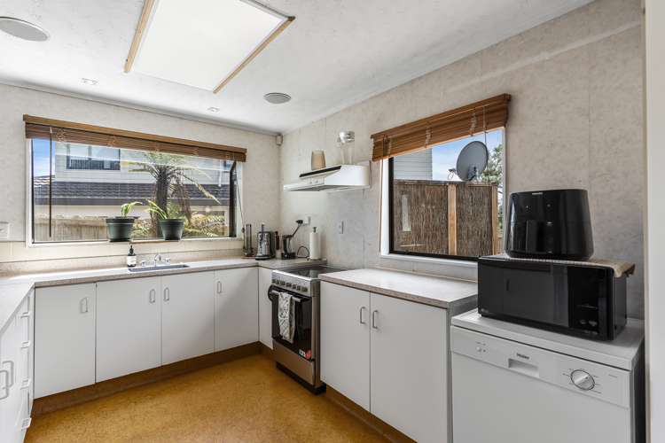 15 Sandgate Avenue Botany Downs_11