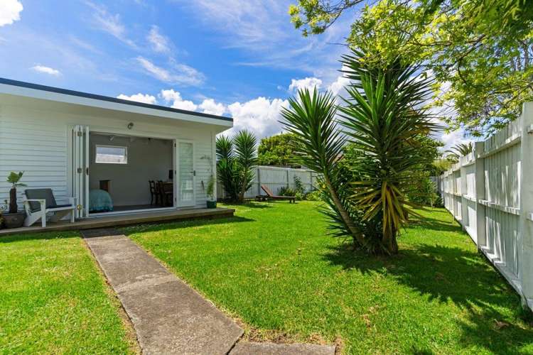 92 Astley Ave New Lynn_14