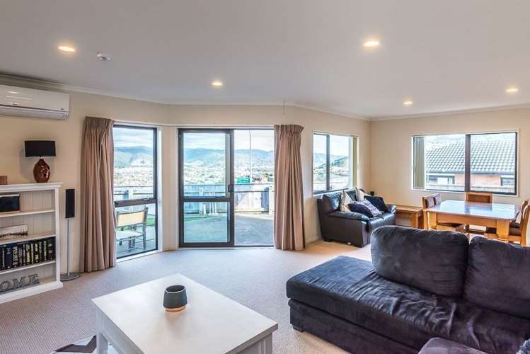 36 Percy Kinsman Crescent Riverstone Terraces_2