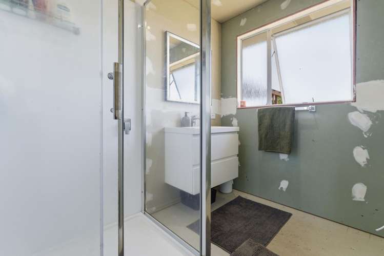 11 Ngatira Place Clendon Park_11