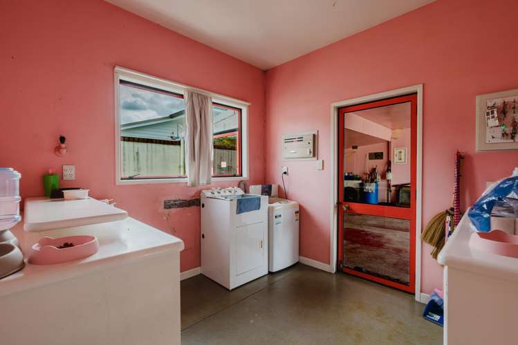 169 River Road Hamilton East_16