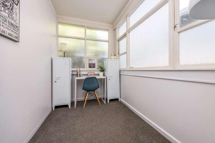 8 Craigbank Avenue New Lynn_11