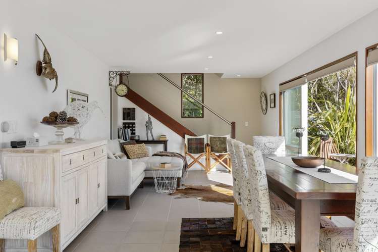 26 Whakamoenga Point Acacia Bay_11