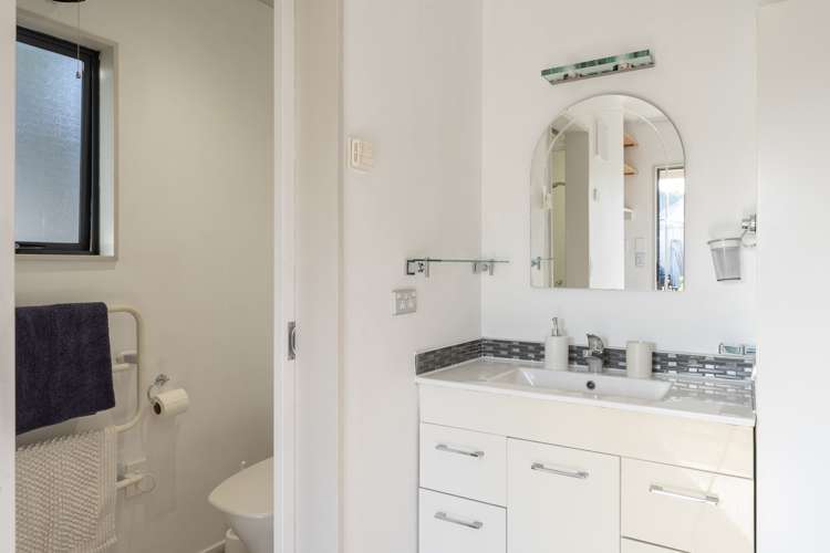 21 Avro Crescent Hornby_15