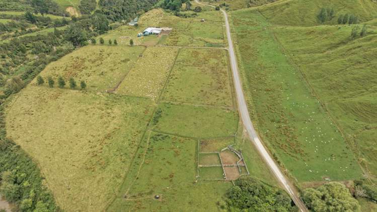 1068 Hinemoa Valley Road Pahiatua_14