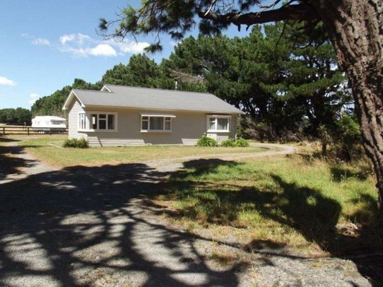 221 Western Lake Road Featherston_14