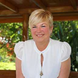 Julie McDonald AREINZ