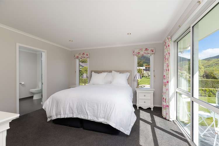 48 Sunningdale Drive Stoke_9