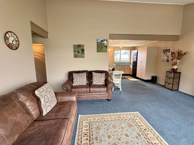 Gladstone - One Bedroom Unit!